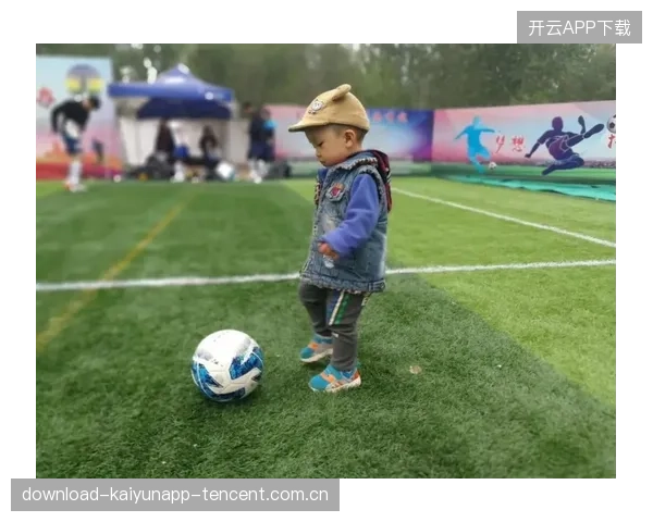 球员参与公益环保赛场清洁活动获赞，传递绿色正能量